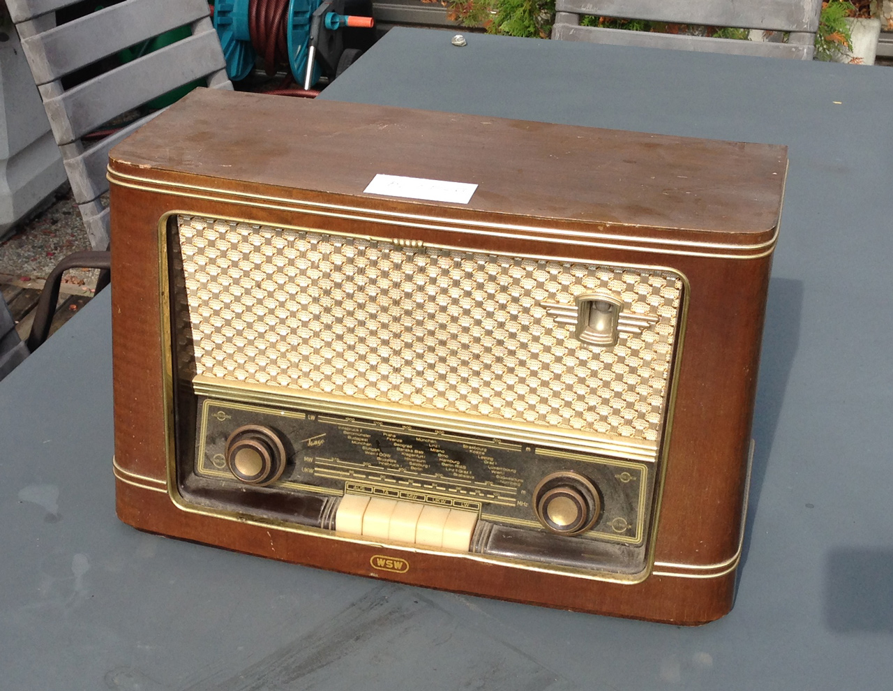 bluetooth speaker that looks like old radio